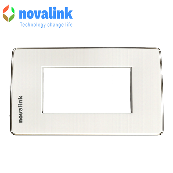 Mặt 3 cổng ch&iacute;nh h&atilde;ng Novalink lắp &acirc;m tường 3 modul NV-21003 mầu trắng
